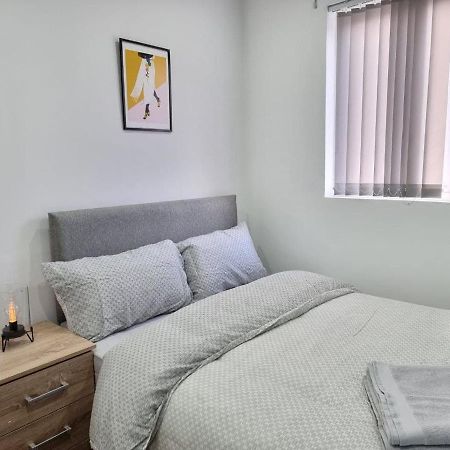 Charming Accommodation Steps From Downtown Liverpool Buitenkant foto