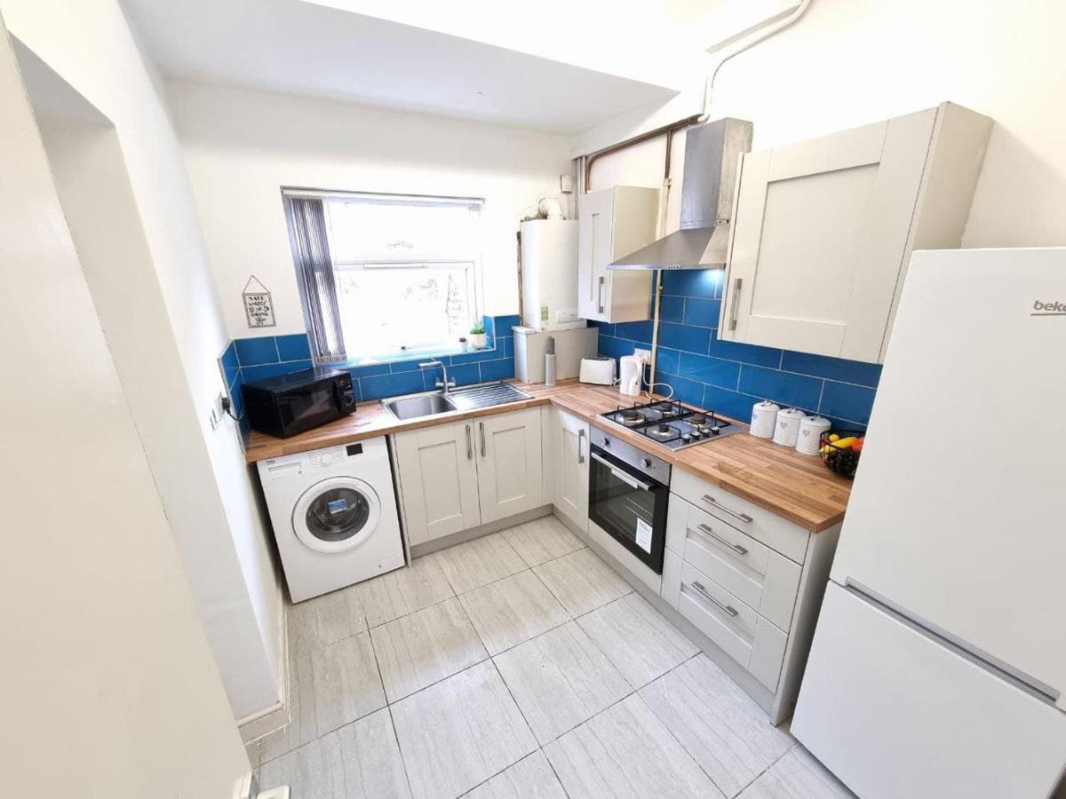 Charming Accommodation Steps From Downtown Liverpool Buitenkant foto
