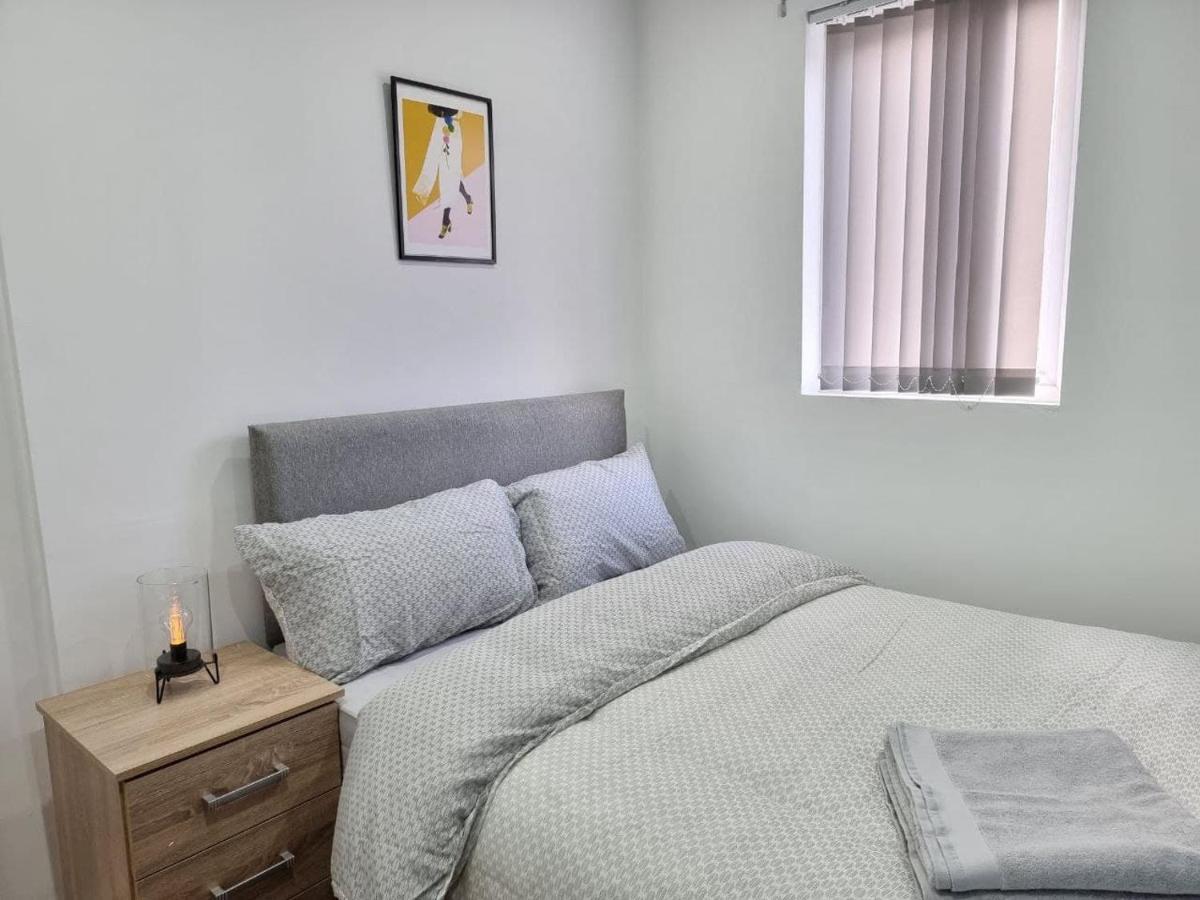 Charming Accommodation Steps From Downtown Liverpool Buitenkant foto